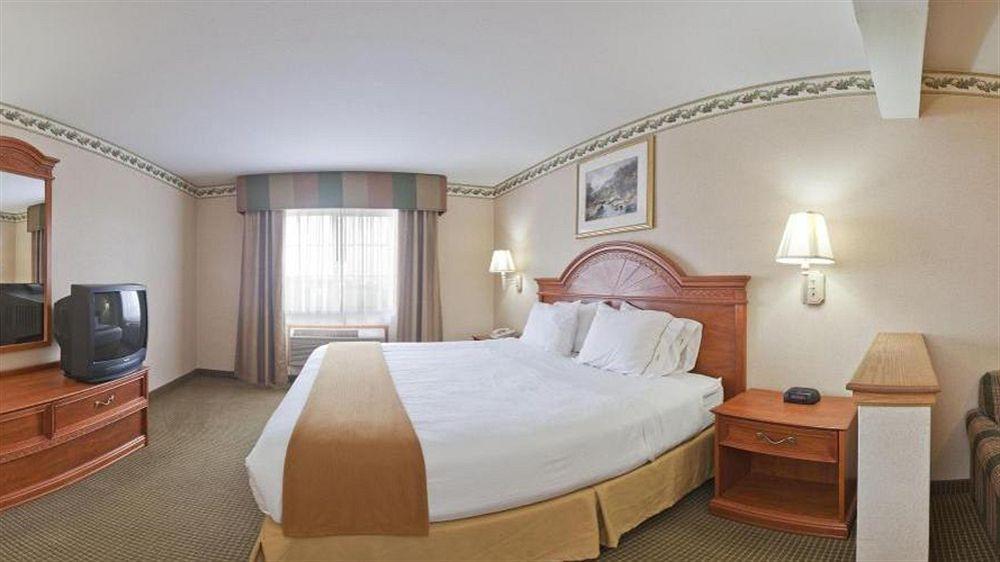 Holiday Inn Express Hotel & Suites Defiance By Ihg Экстерьер фото